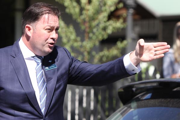Fast and Furious, Steve Abbott takes bids from $3,000,000 to $4,410,000 where 14 Stirling Street Kew was sold under the hammer for $4,410,000. Bidderman 3