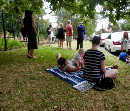 Toorak auctions and the living is easy. These onlookers saw 7 Tahara Road Toorak, with G-E-R-A-L-D sell after, in excess of $3,000,000.